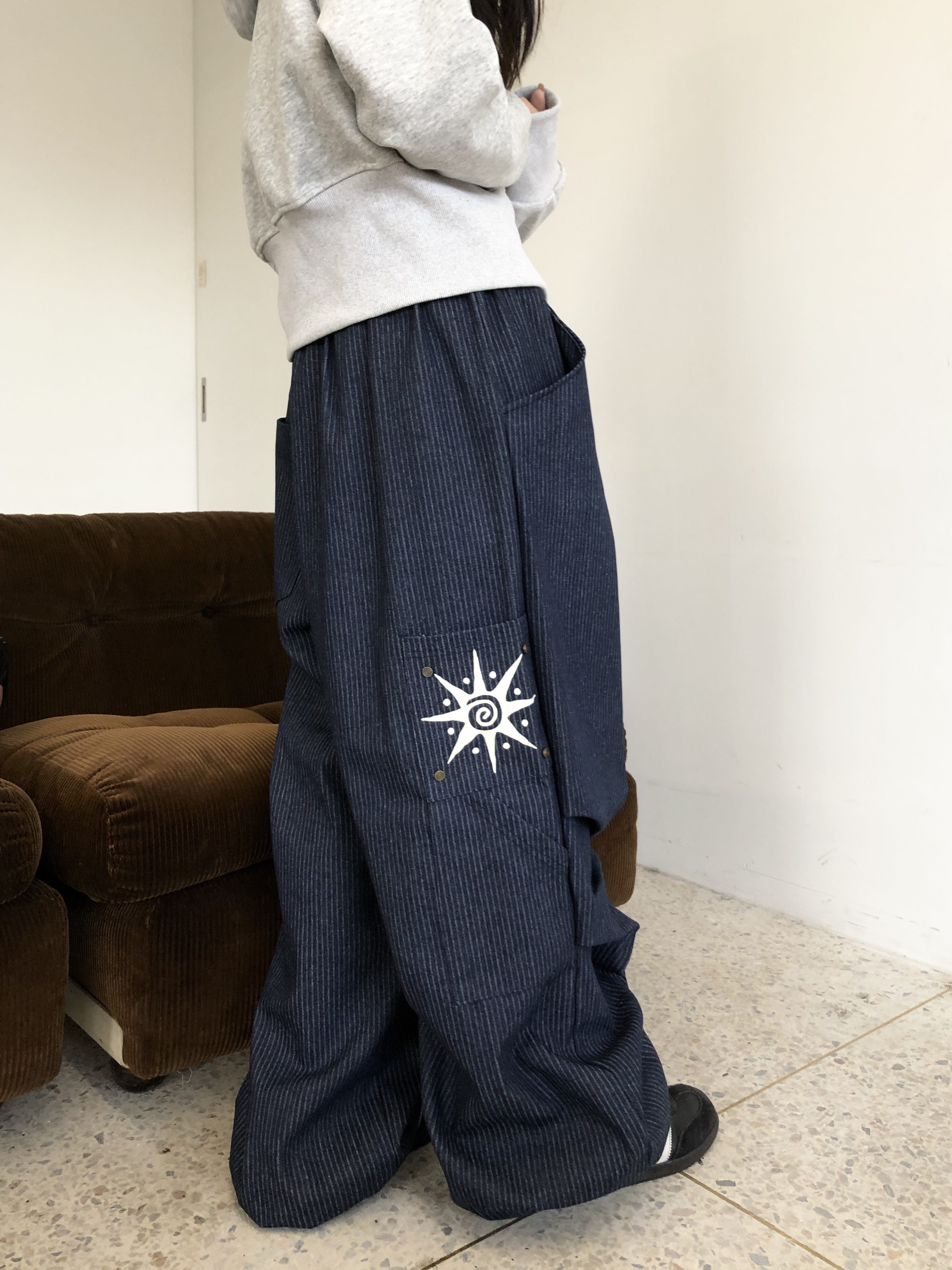 タック入りバルーンリベットカーペンターパンツ | ファッション