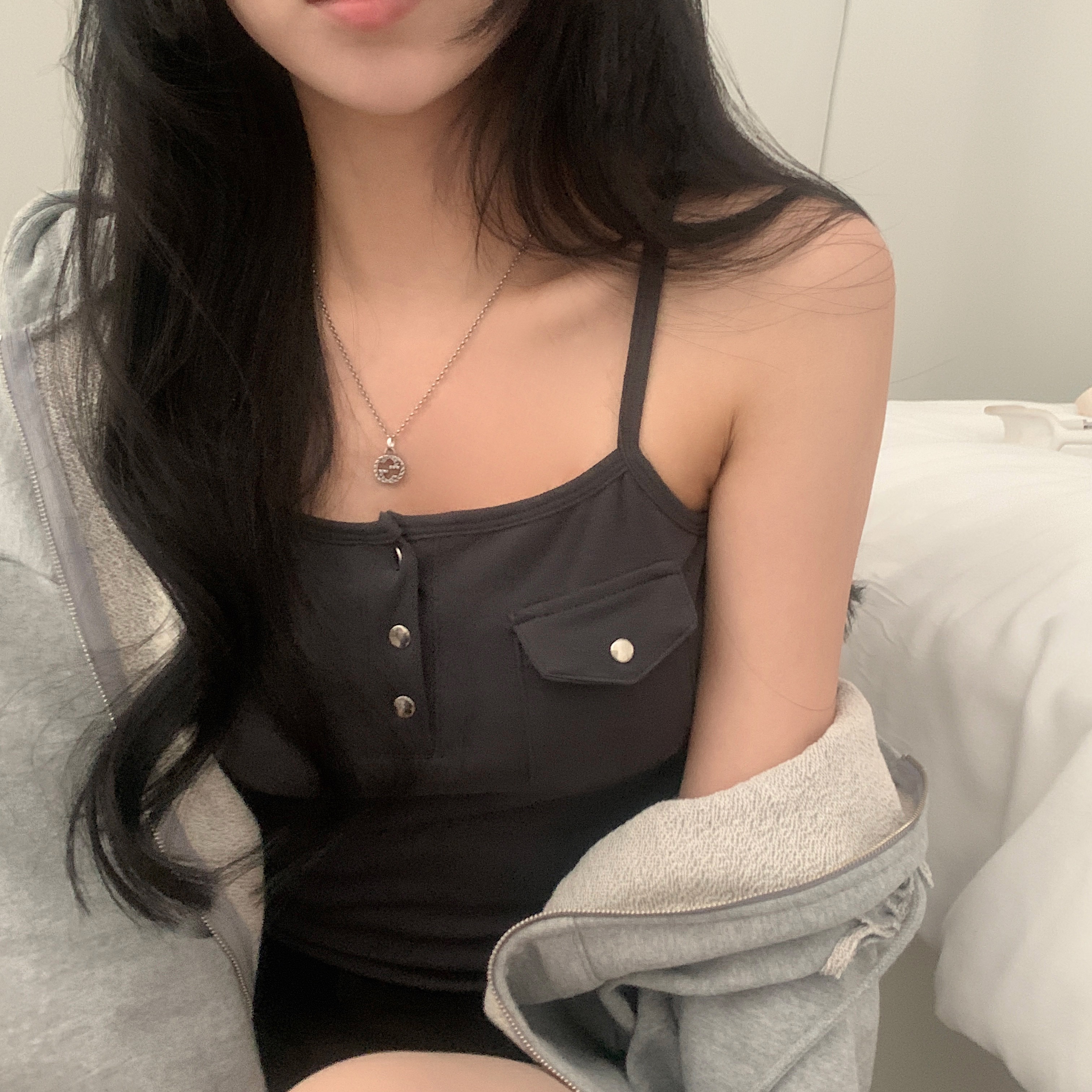 ボタンポケットクロップドノースリーブ | ファッション通販サイト NUGU