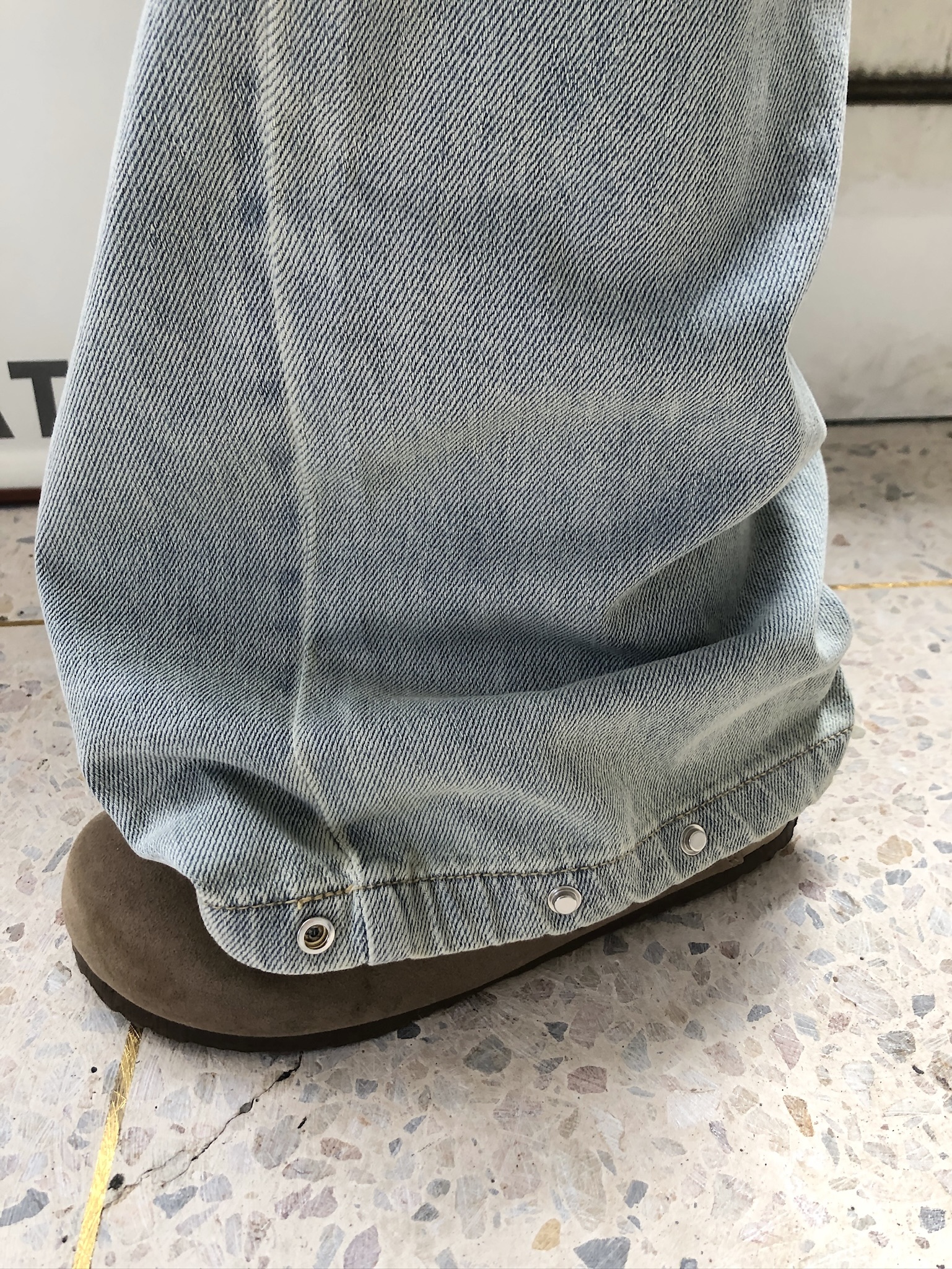 satosugaページ ステッチスナップデニムパンツ | ファッション通販サイト NUGU