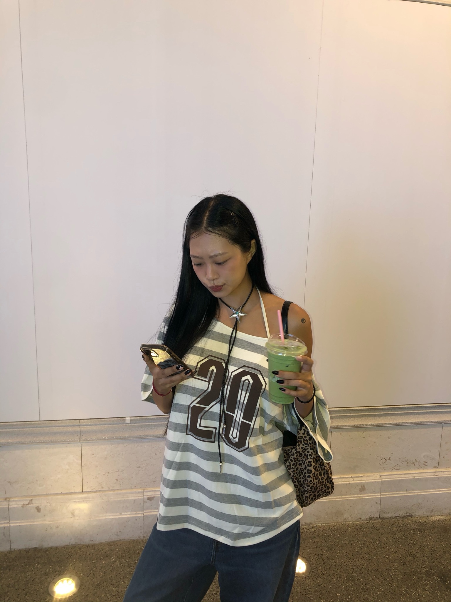 ボーダーアシンメトリーオフショルTシャツ | ファッション通販サイト NUGU