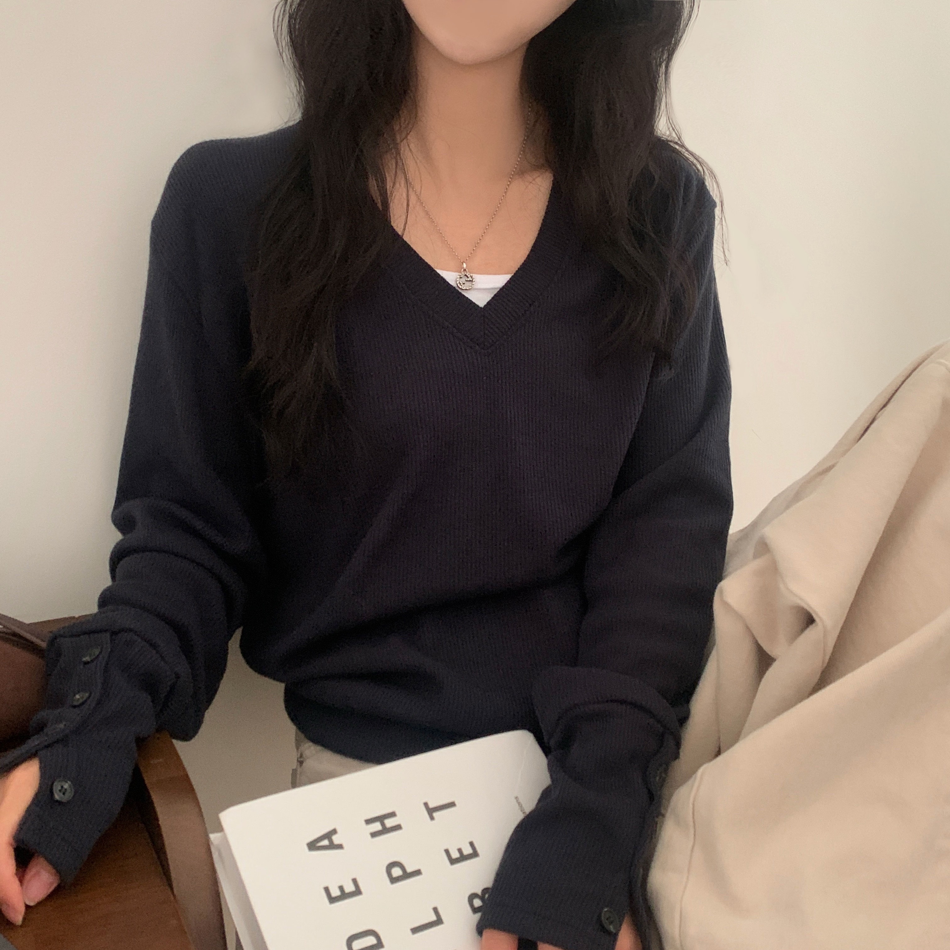 サイズL【未使用】AKM ポンティ 長袖 Vネック 定価35200円 サイズL【未使用】AKM ポンティ 長袖 Vネック