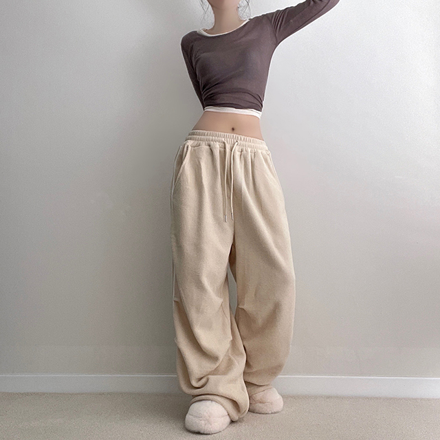 ちゅん☆ ユニクロ公式 | EZYワイドフィットパラシュートジョガーパンツ（丈標準