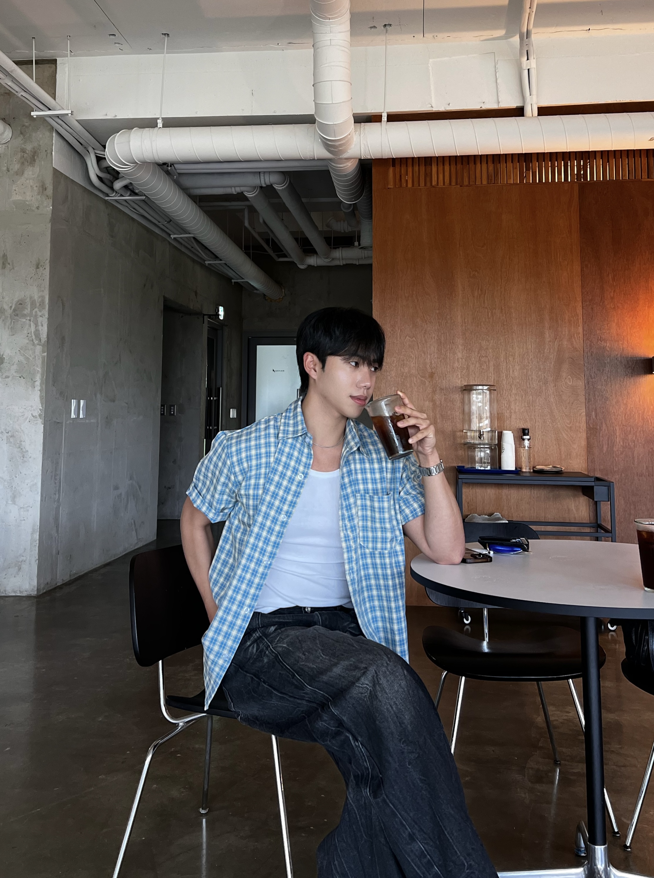 디벨 절개 크랙 데님 팬츠 (1color)