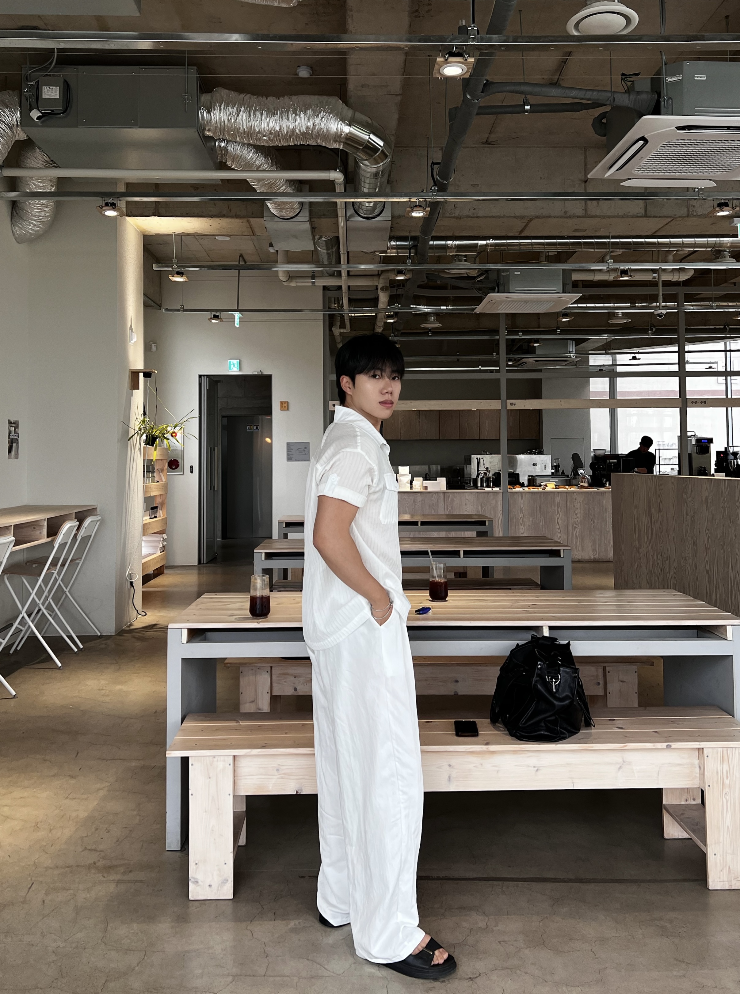 아린 머슬 롤업 투포켓 스냅 스트라이프 반팔 셔츠 (2color)