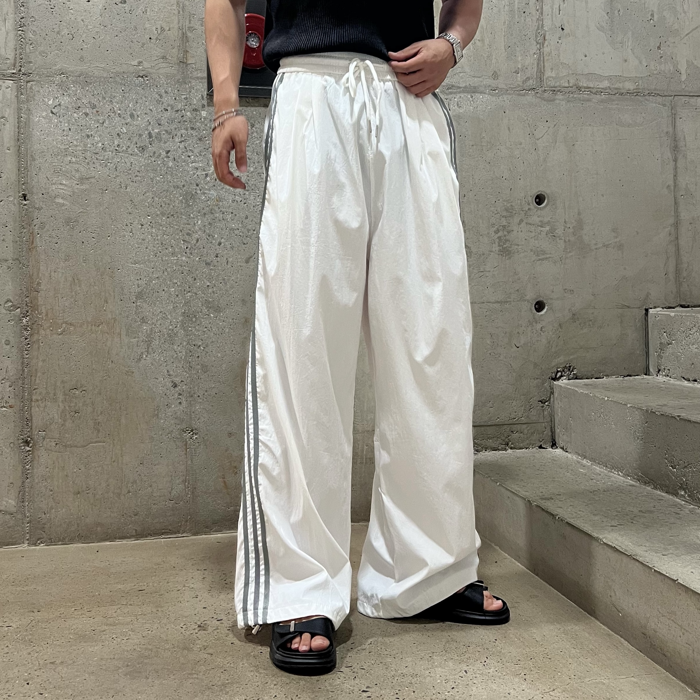 원 시그니처 바스락 나일론 트랙 라인 밴딩 팬츠 (1color)