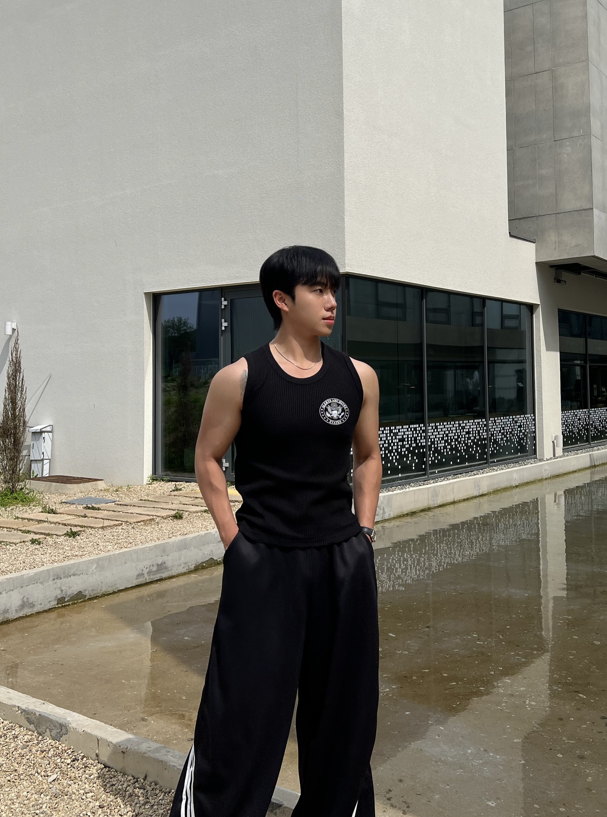 아렌 골지 엠블럼 백프린팅 나시 (3color)