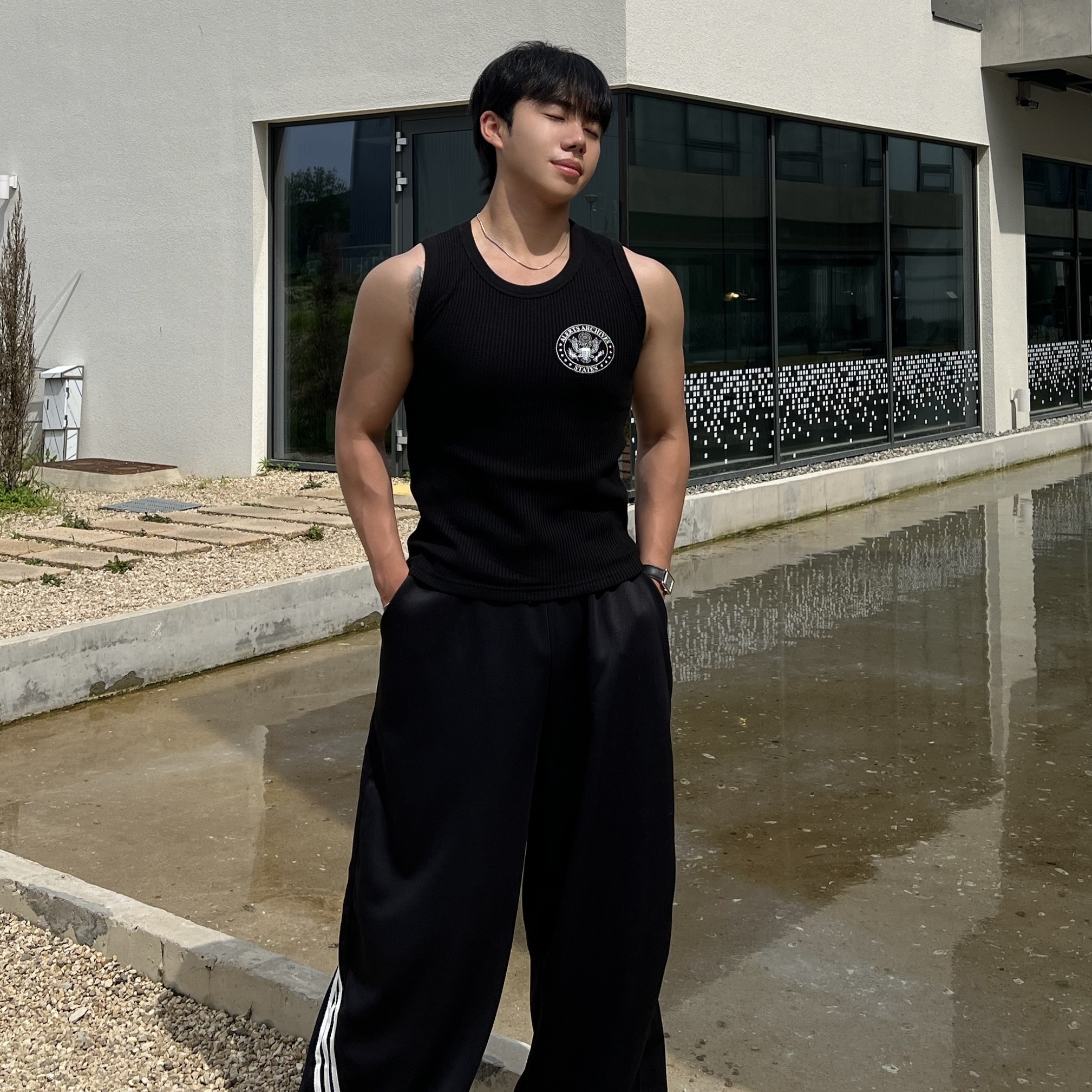 아렌 골지 엠블럼 백프린팅 나시 (3color)