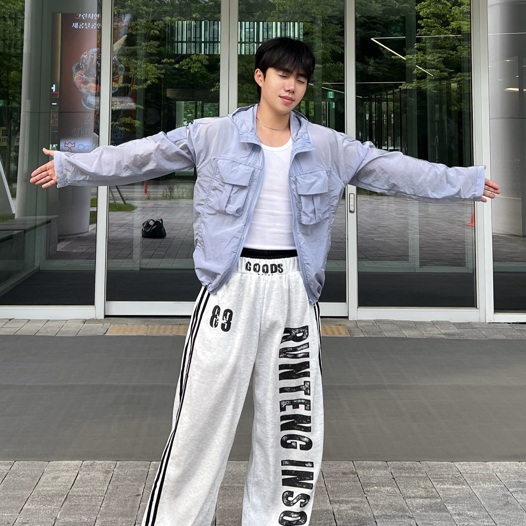 원 더티 페인팅 배색 레터링 트랙 밴딩 팬츠 (1color)