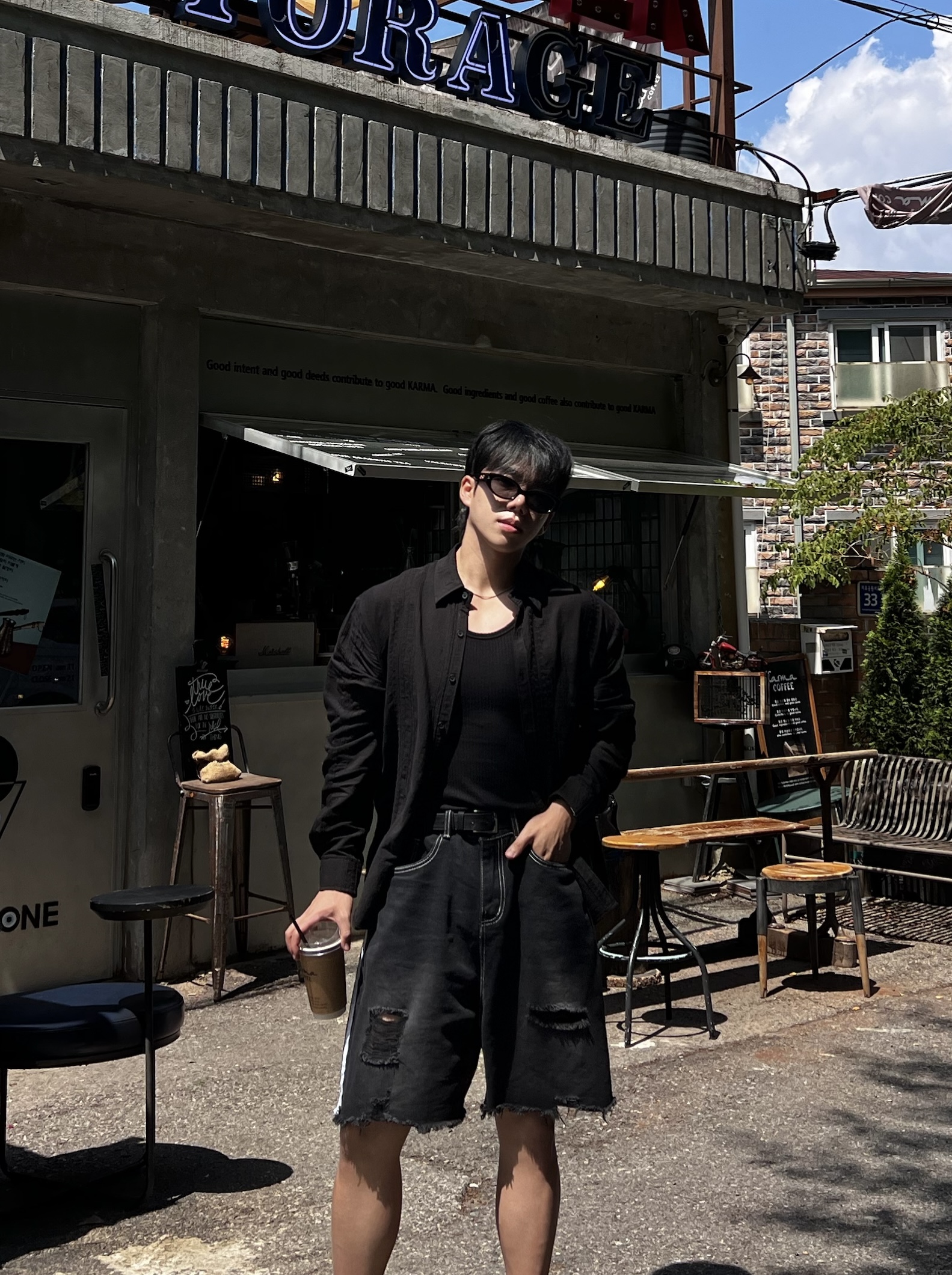 원 시그니처 찢청 데미지 트랙 데님 커팅 버뮤다 반바지 (1color)