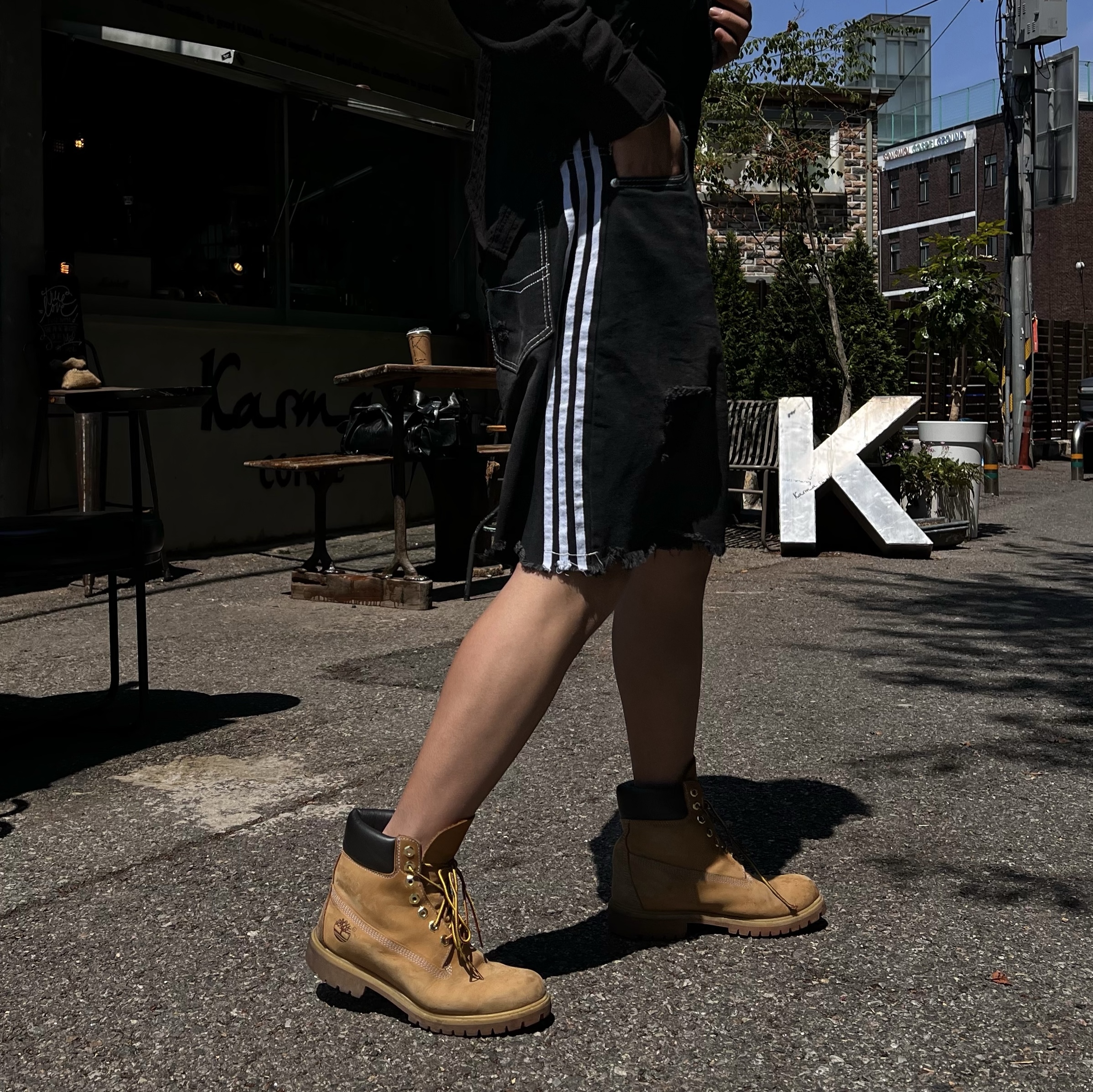 원 시그니처 찢청 데미지 트랙 데님 커팅 버뮤다 반바지 (1color)