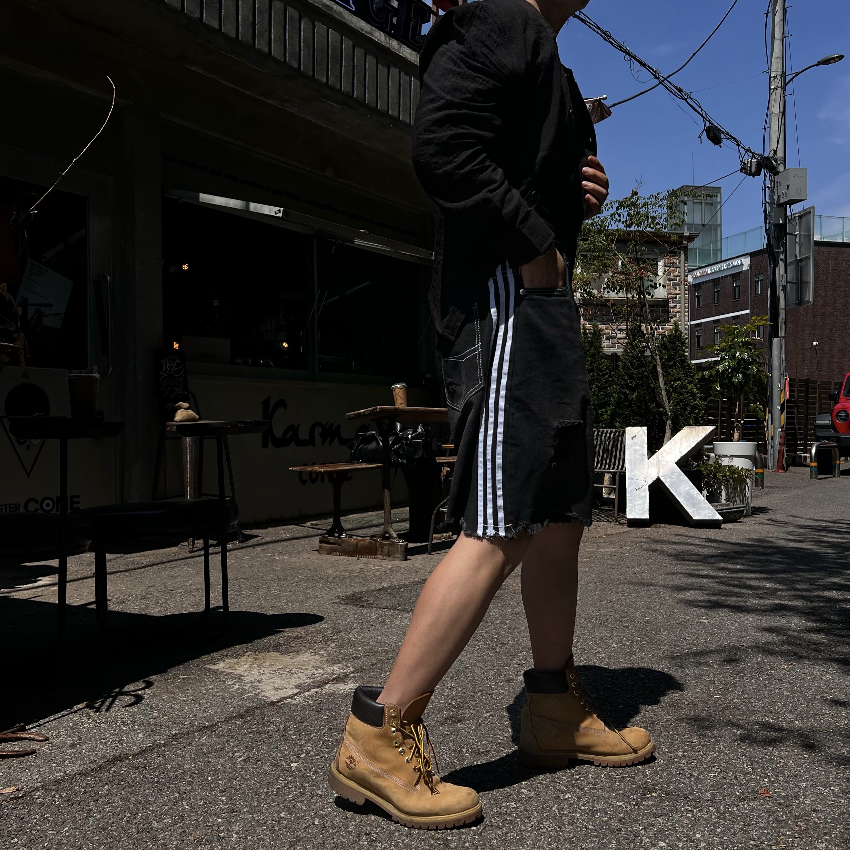 원 시그니처 찢청 데미지 트랙 데님 커팅 버뮤다 반바지 (1color)