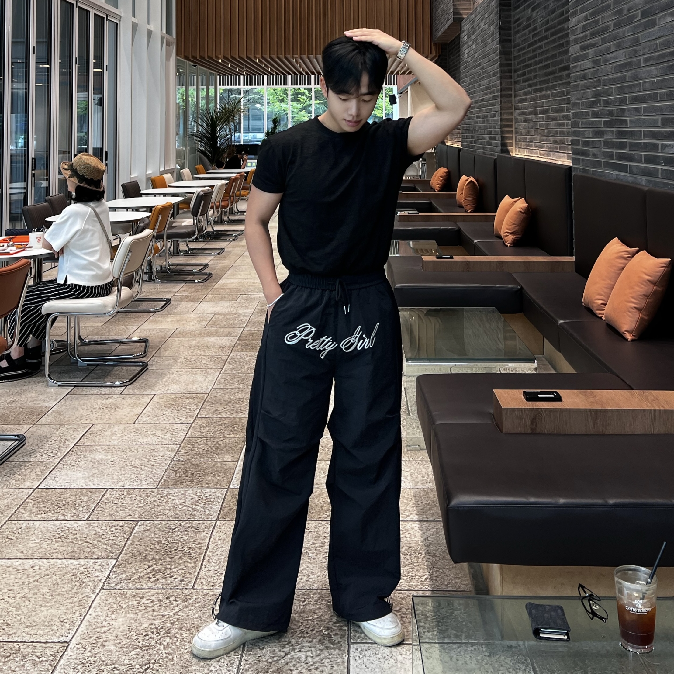 원 나일론 레터링 스트링 핀턱 밴딩 팬츠 (1color)