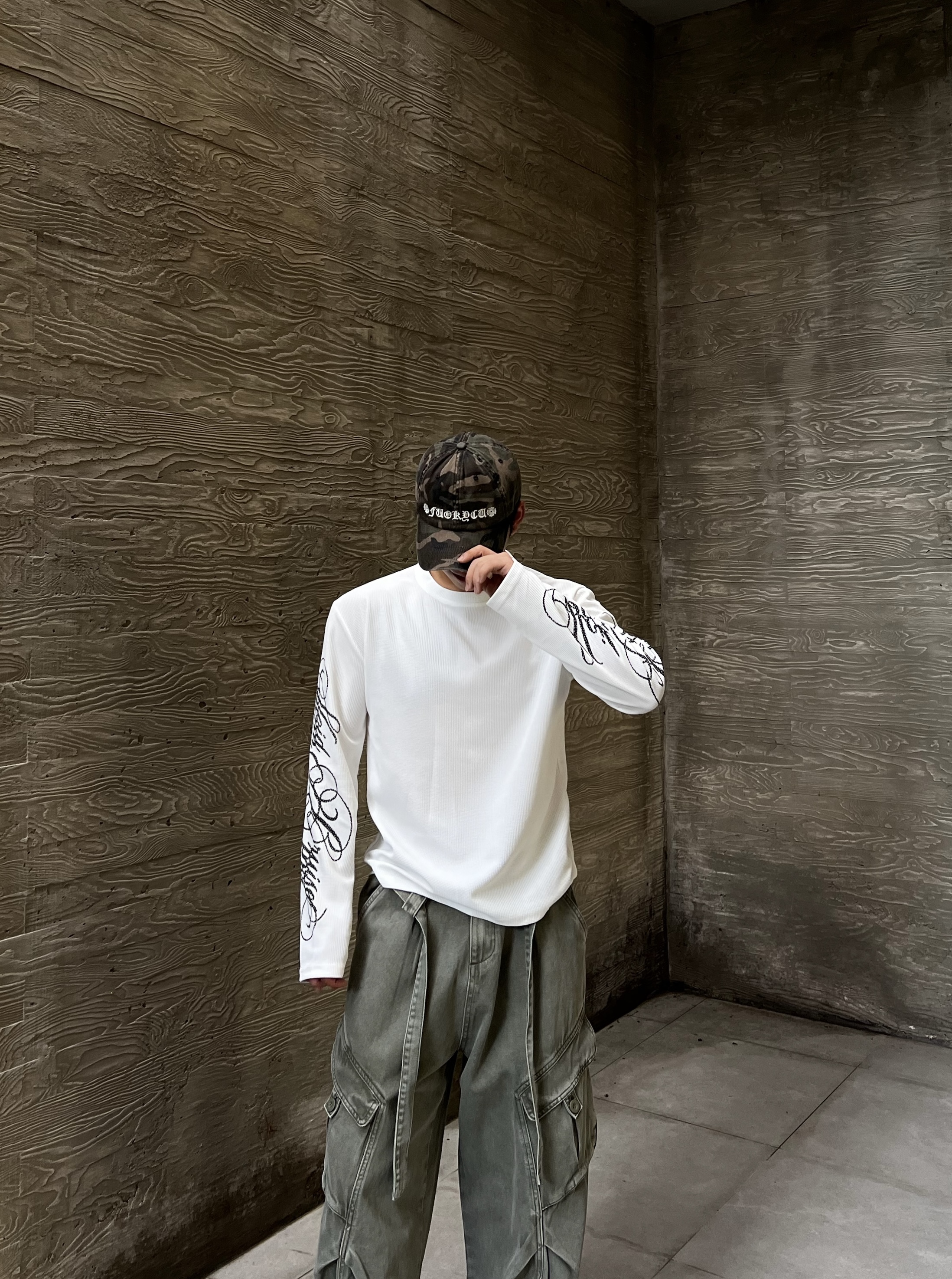 원 블랙라인 레터링 와플 긴팔 (1color)