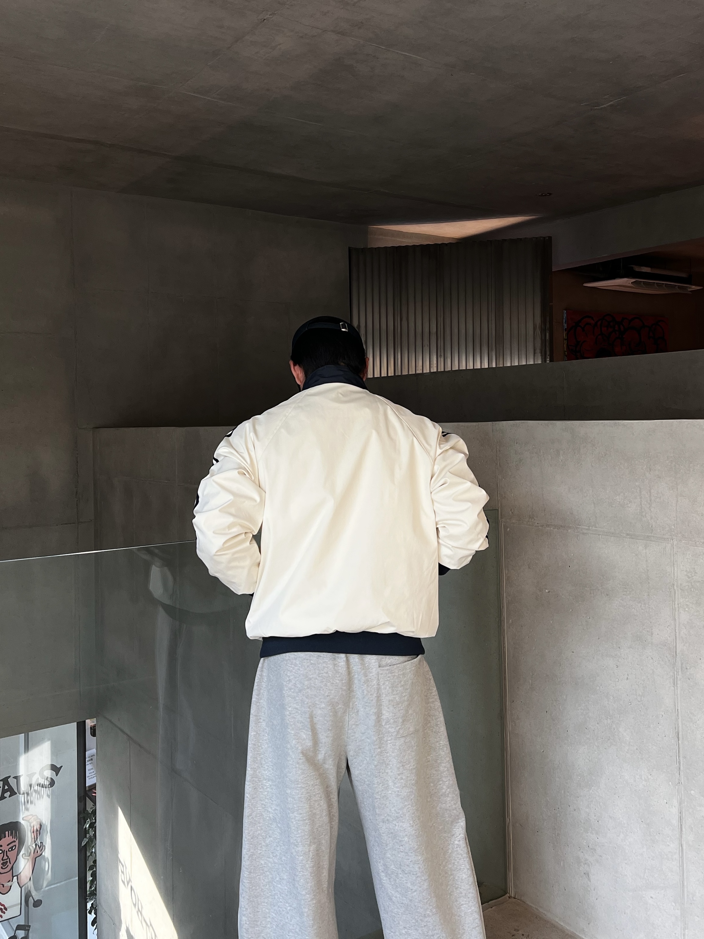 원 트랙 라인 배색 스냅 하이넥 절개 자켓 (2color)