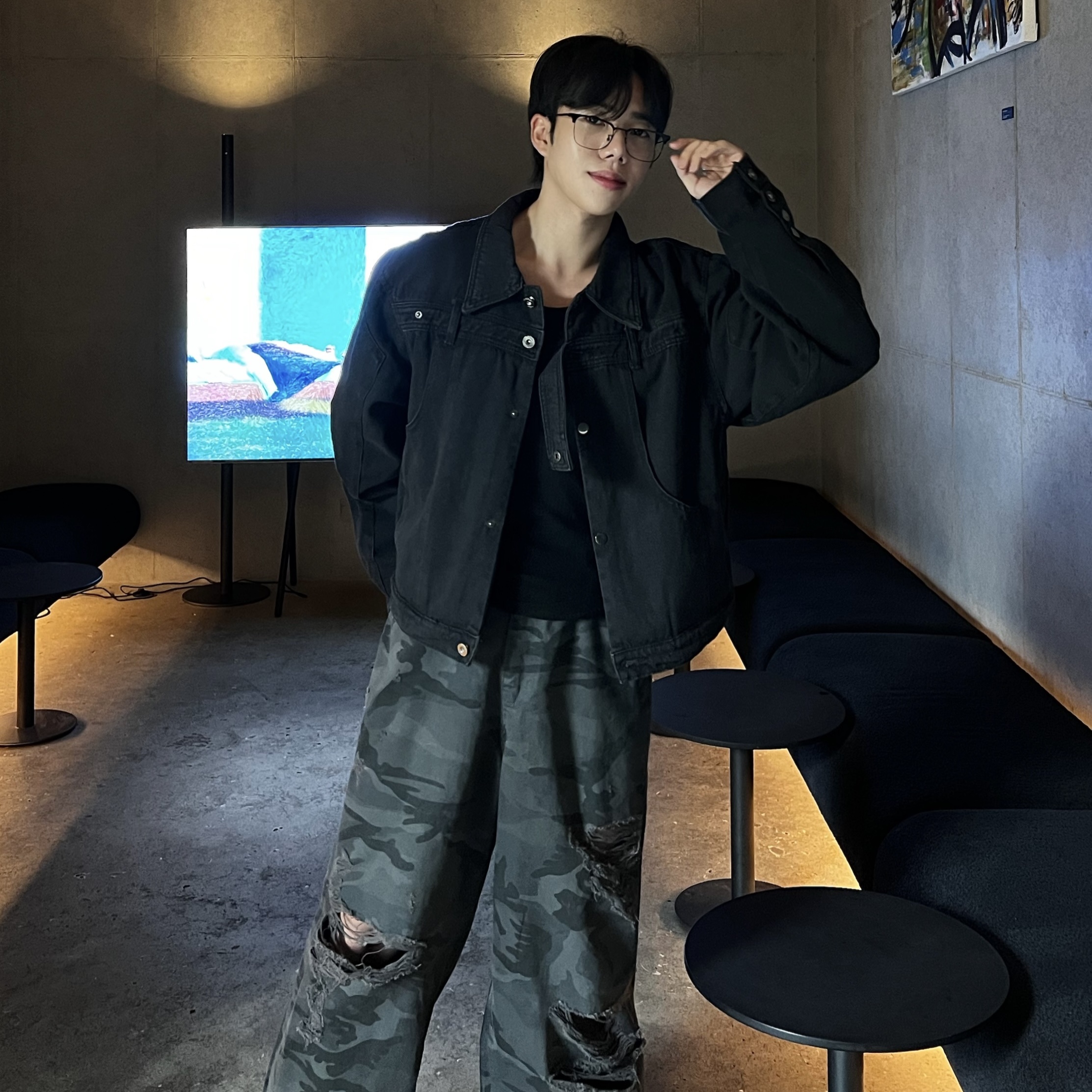 원 디스토션 벨트 멀티 버튼 크롭 데님 자켓 (1color)