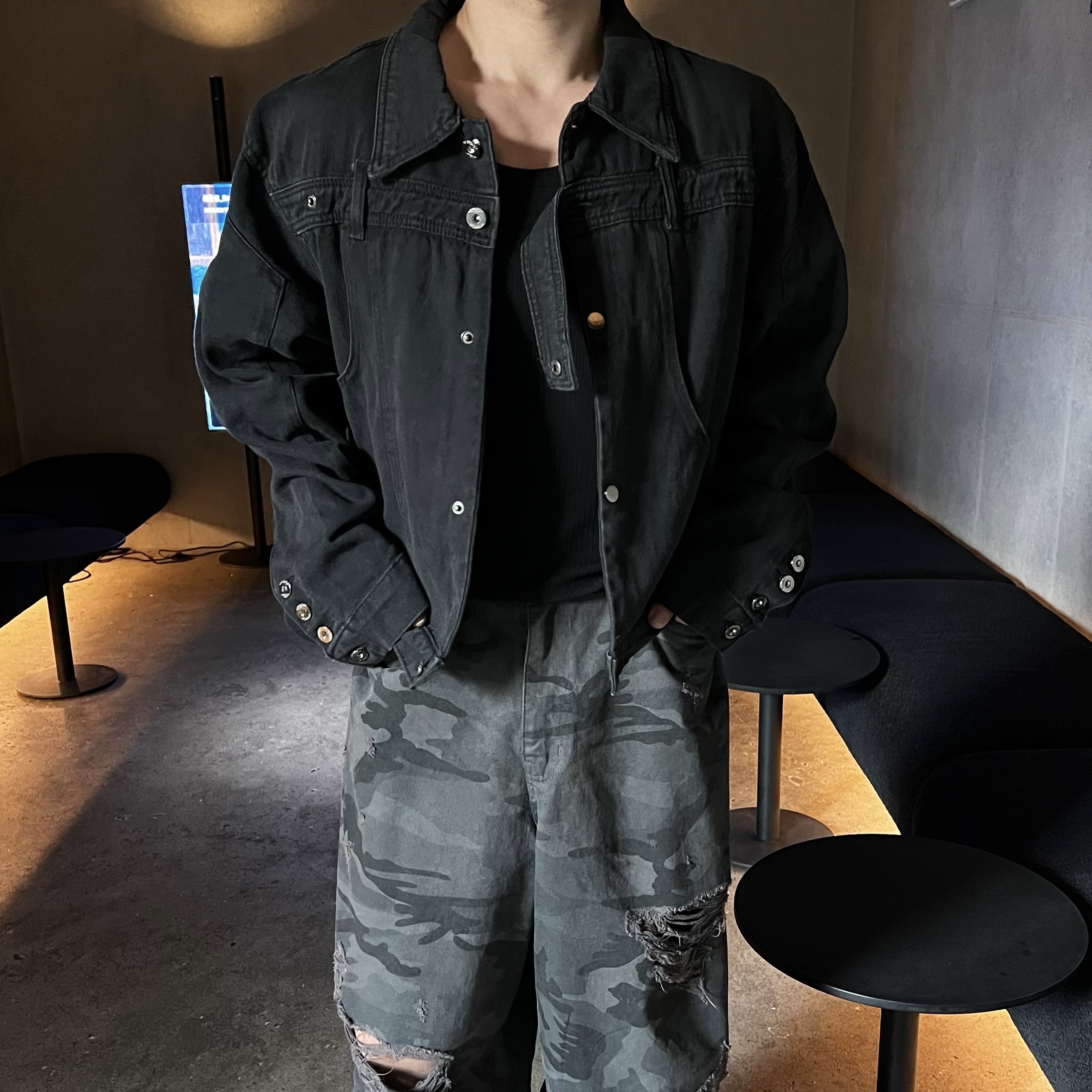 원 디스토션 벨트 멀티 버튼 크롭 데님 자켓 (1color)