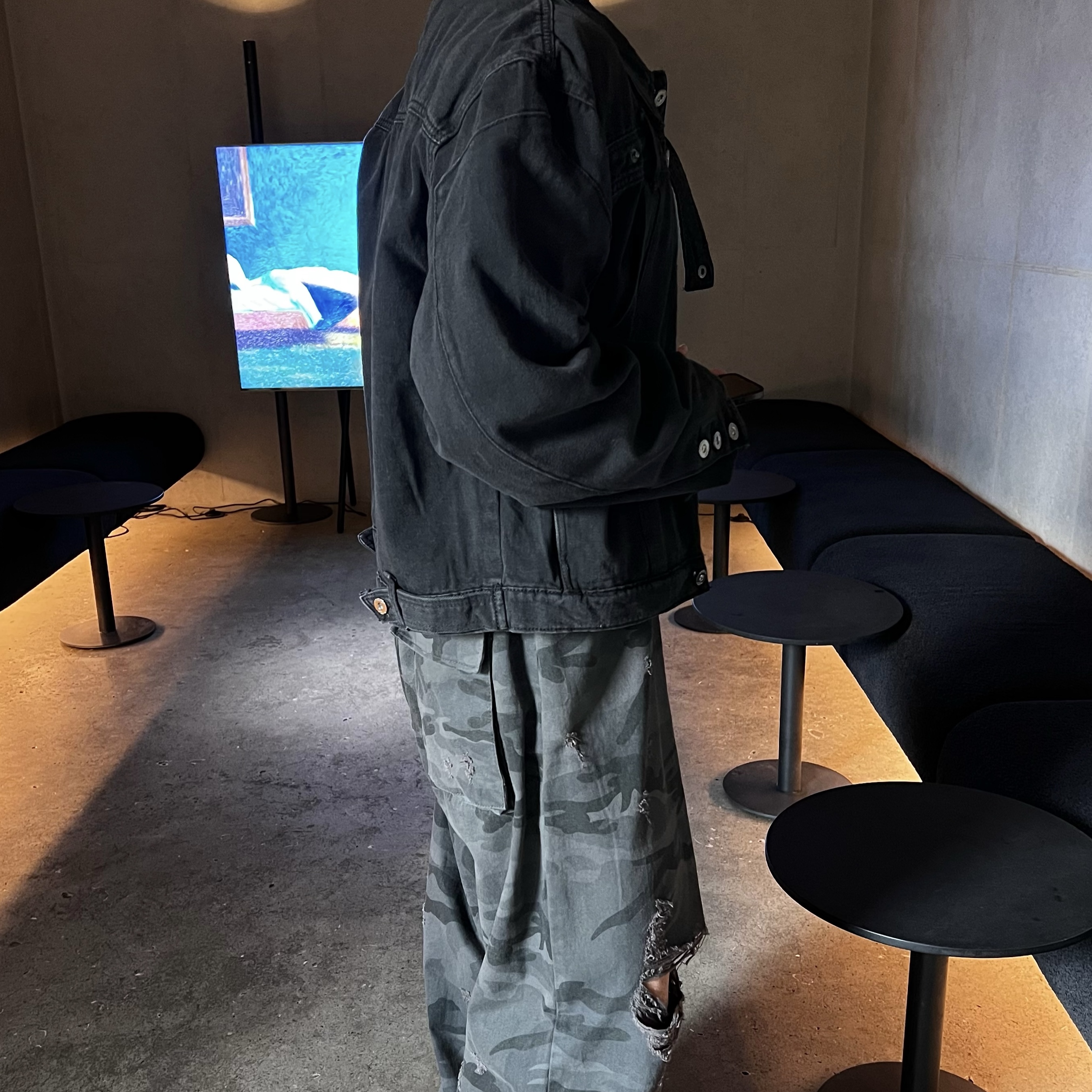 원 디스토션 벨트 멀티 버튼 크롭 데님 자켓 (1color)