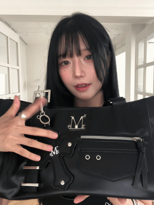 むっく MUSINSA公式 | MUCENT ノベン ワンサイドストラップ ダブルポケット
