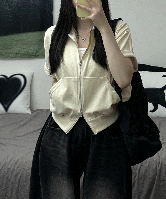  move two way collar short sleeved zip up 