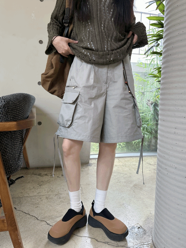 Tassle cargo bermuda pants 