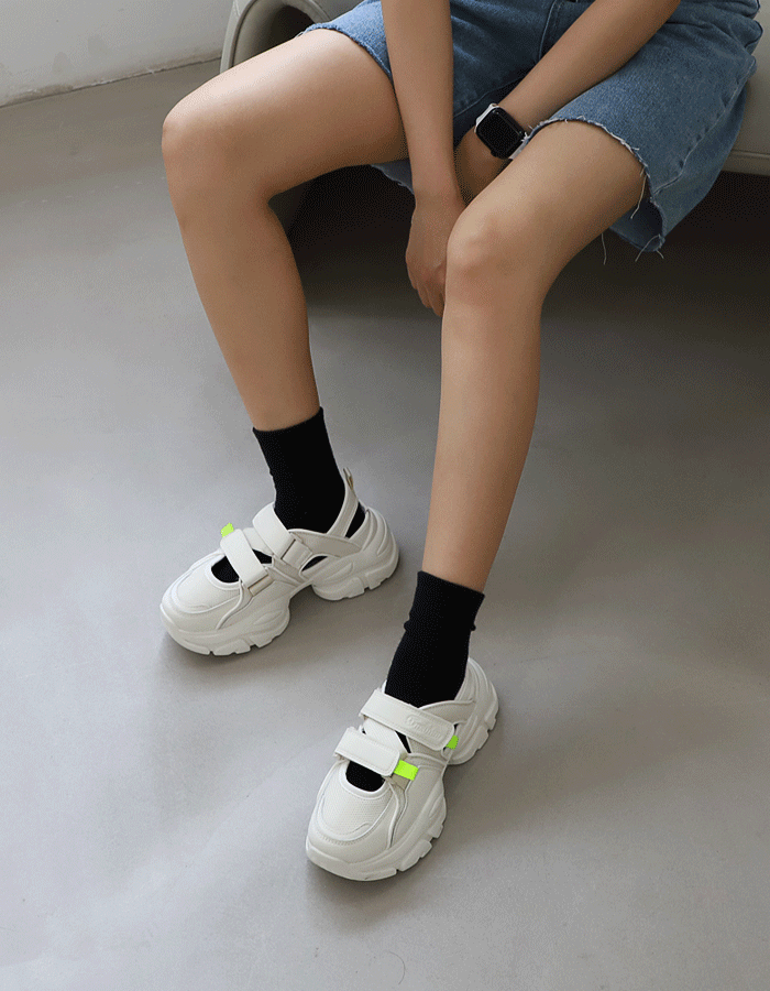 아렘므 더블 사선 벨크로 매시 어글리 샌들 스니커즈 (7.0cm) - 에이블리